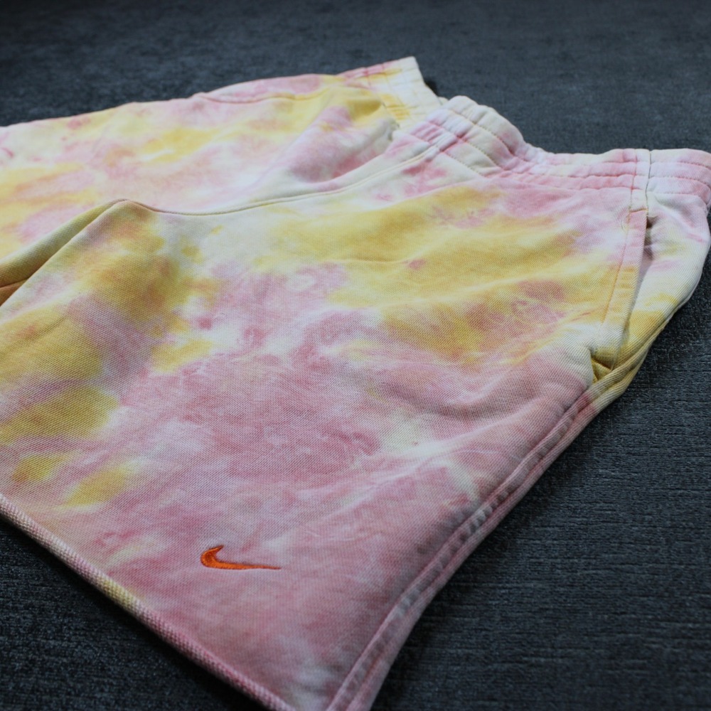 Nike Sportswear Tie Dye Fleece Shorts Pink Yellow XL Embroidered Swoosh Logo